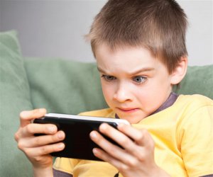 Đồ chơi công nghệ - Vì sao hãy cẩn thận khi cho bé chơi? (Phần 1)