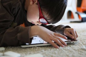 Đồ chơi công nghệ - Vì sao hãy cẩn thận khi cho bé chơi? (Phần 2)